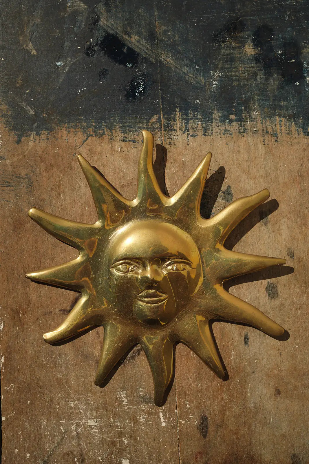 Décoration murale soleil en laiton