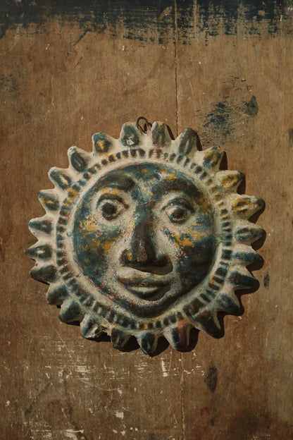 Décoration murale soleil en terre cuite