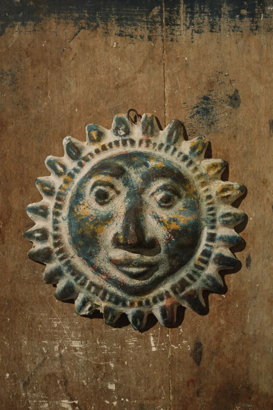Décoration murale soleil en terre cuite