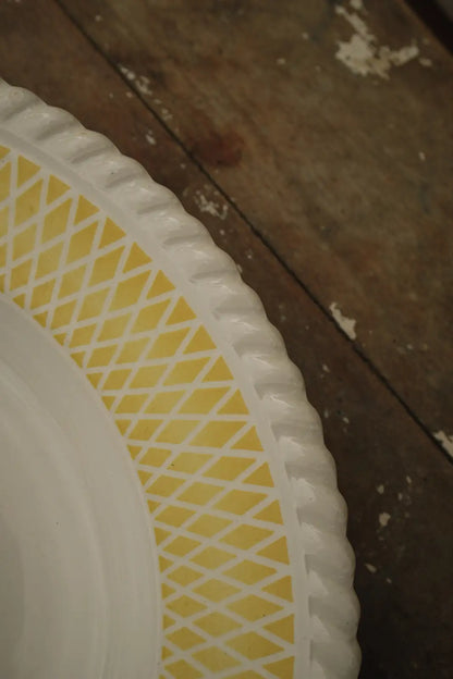 Assiette creuse jaune et blanche