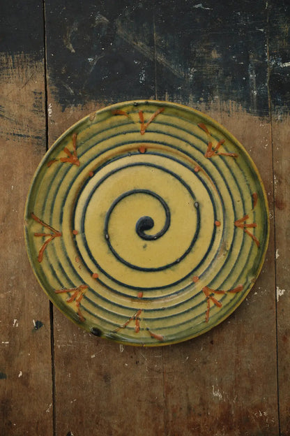Assiette décorative spirale
