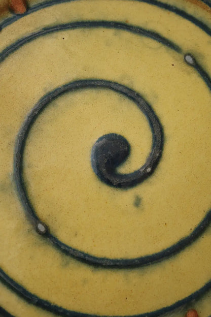 Assiette décorative spirale