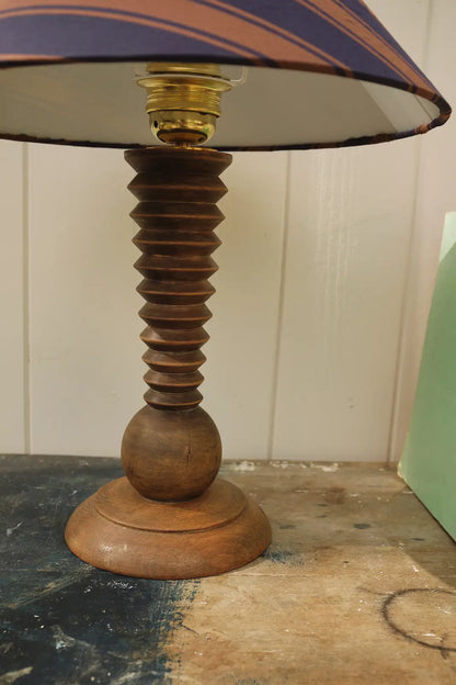 Lampe en bois tourné dans le style Charles Dudouyt