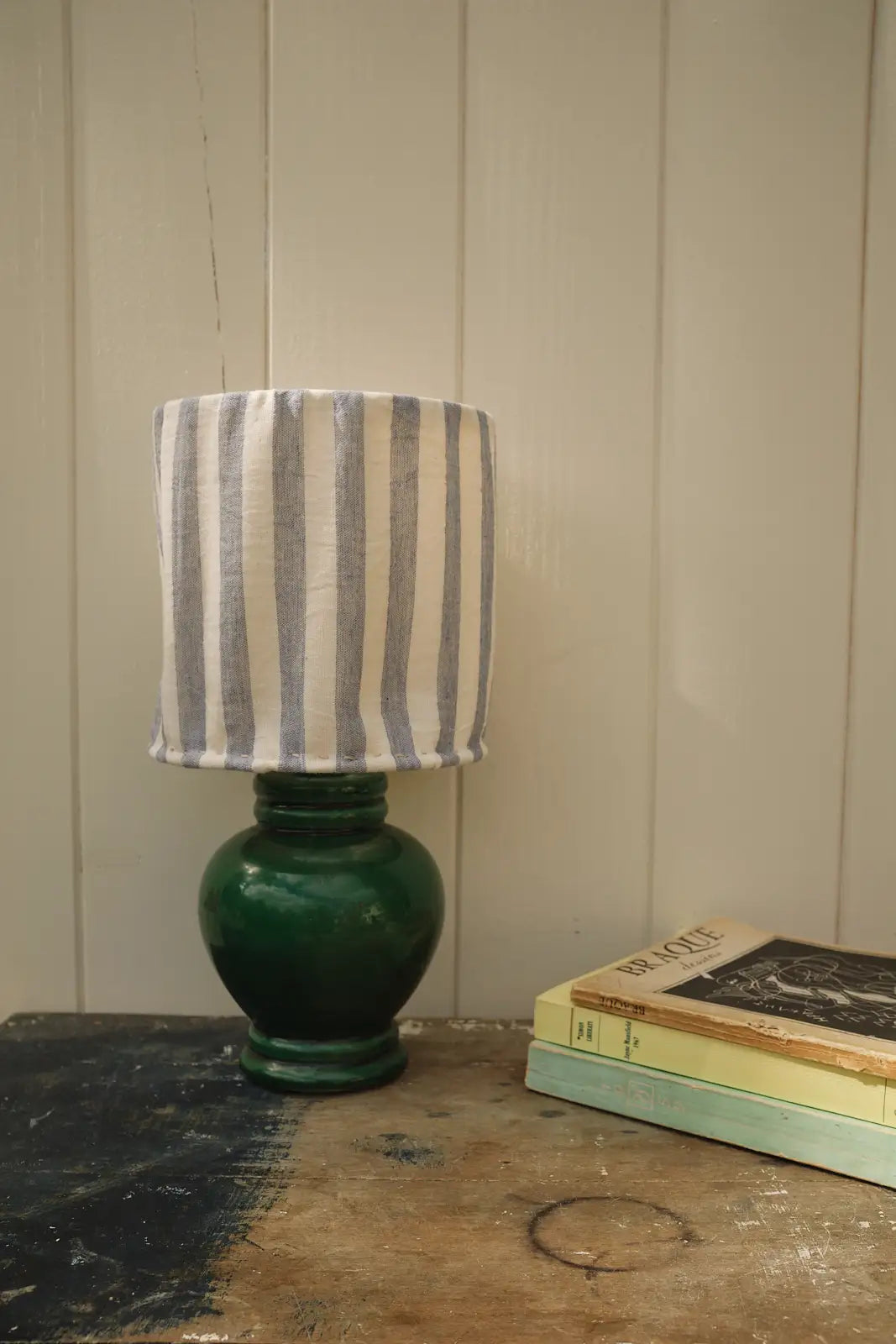 Lampe en céramique abat jour rayé