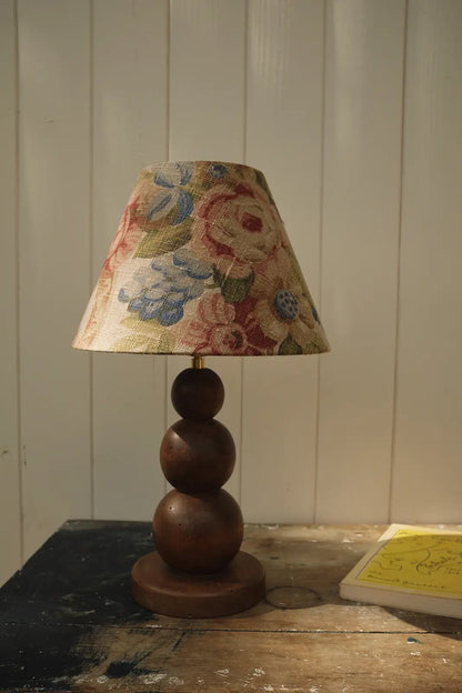 Lampe en bois tourné et abat jour fleuri