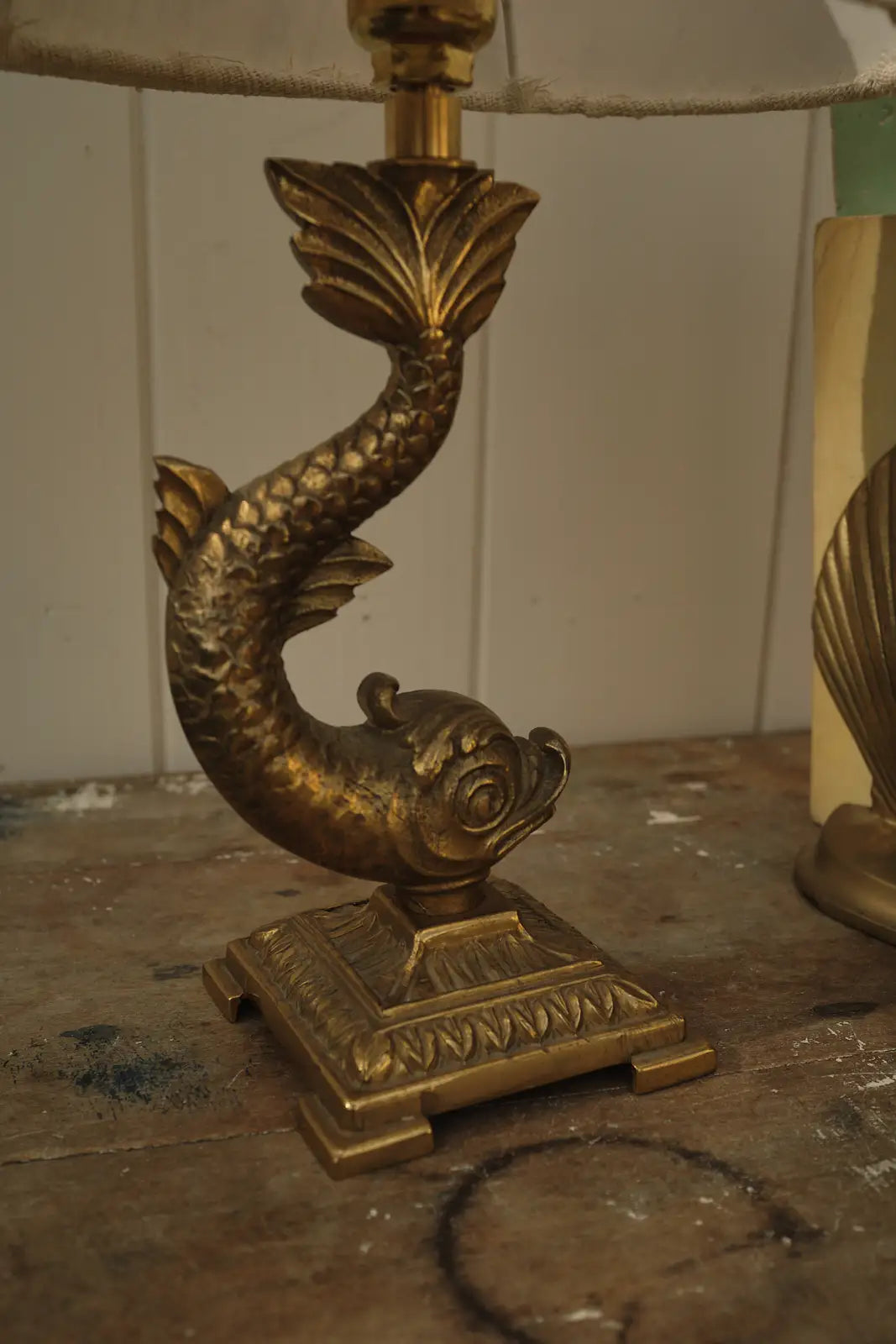 Lampe Dauphin en métal doré