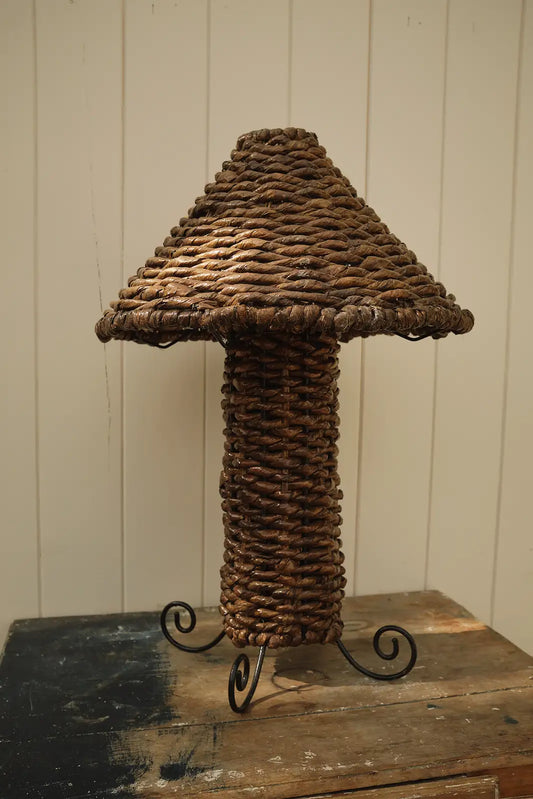 Lampe vintage en corde tressée et structure métallique