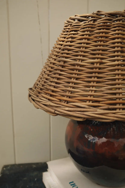 Lampe en céramique abat jour osier