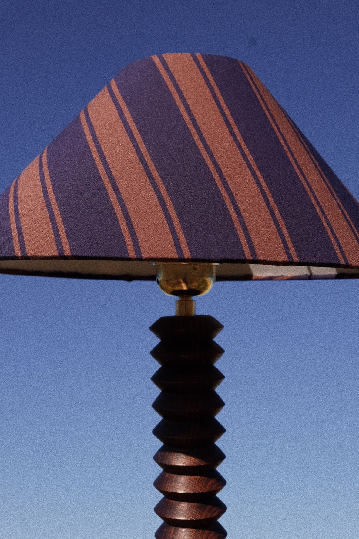 Lampe en bois tourné attribuée à Charles Dudouyt
