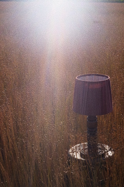 Lampe en bois et tissu brodé