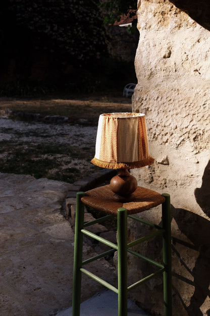 Lampe en bois et tissu moucheté