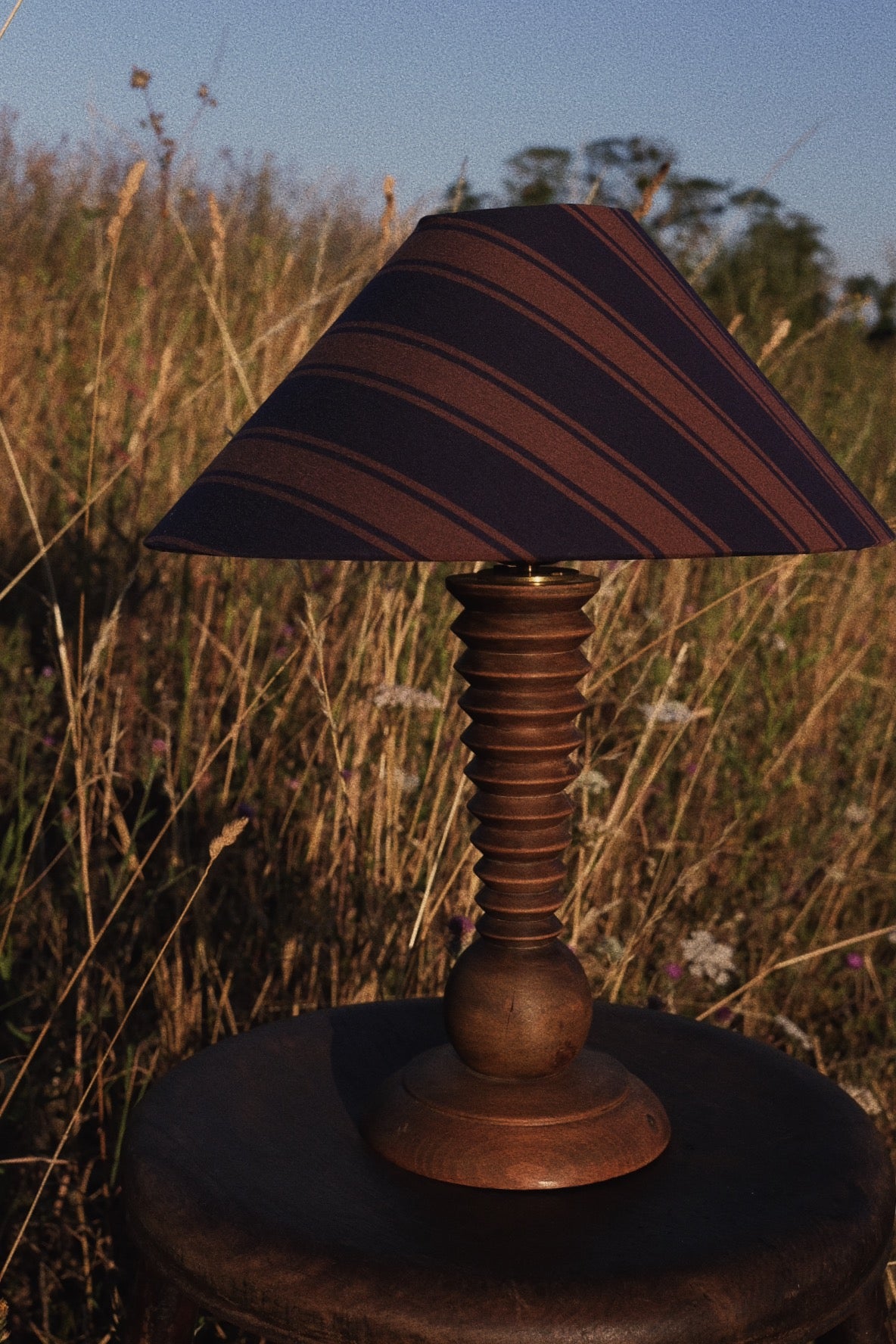 Lampe en bois tourné dans le style Charles Dudouyt