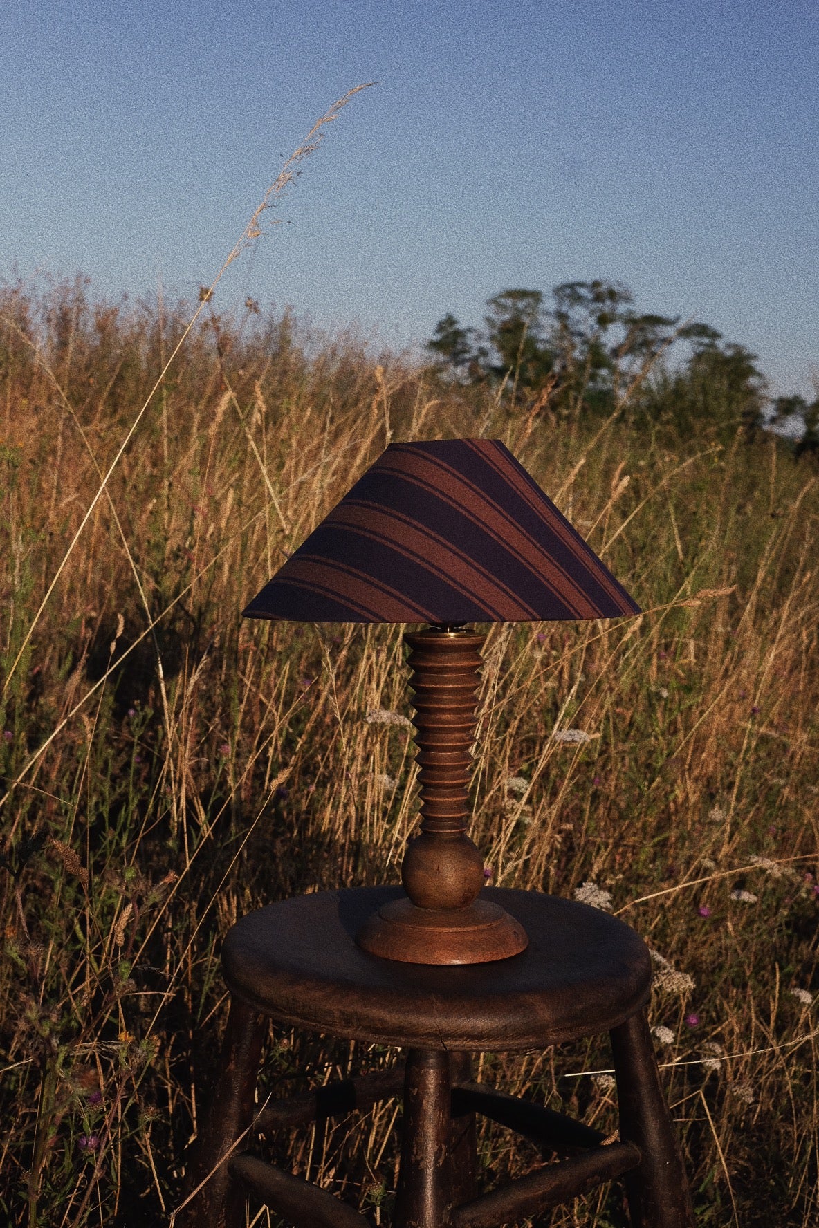 Lampe en bois tourné dans le style Charles Dudouyt